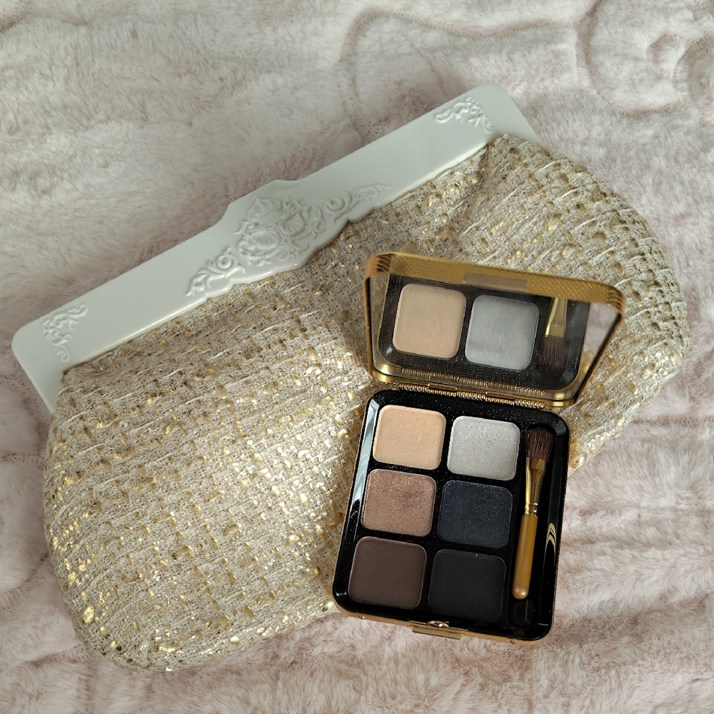 MAC Royal Assets: 6 Metallic Eyes and Makeup Pouch